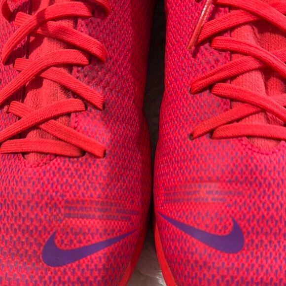 Nike Red Soccer Cleats - Picture 4 of 9